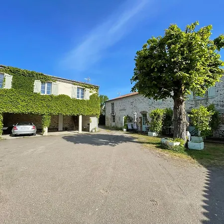 Et équipé Avec Terrasse, Proche De La à Talmont-saint-hilaire - Fr-1-426-328 Casa rural